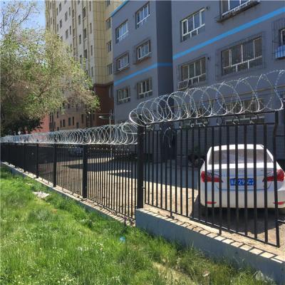和布克賽爾烏魯木齊二十二中學校刀片刺網施工案例